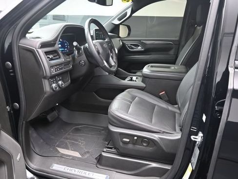 Used 2022 Chevrolet Tahoe RST w/ Luxury Package AWD/4WD image 17