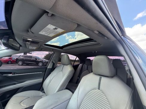 Used 2021 Toyota Camry SE image 11