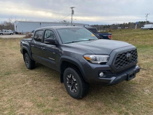 Used 2020 Toyota Tacoma TRD Off-Road w/ Technology Package image 17