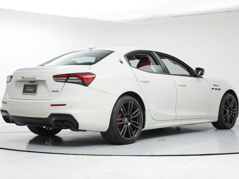 Certified 2023 Maserati Ghibli Modena RWD image 5