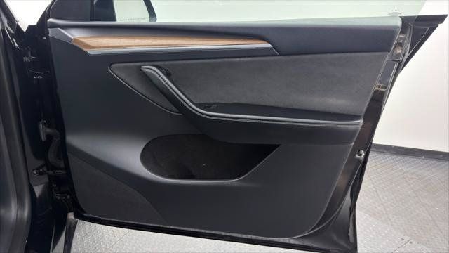 Used 2024 Tesla Model Y Long Range RWD image 22