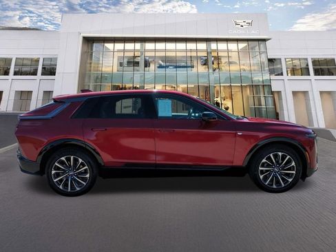 Used 2024 Cadillac Lyriq Sport image 4