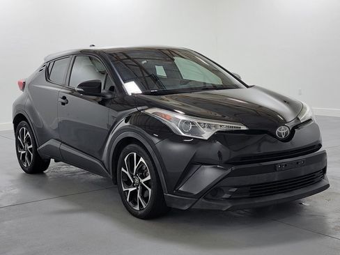 Used 2019 Toyota C-HR XLE FWD image 2
