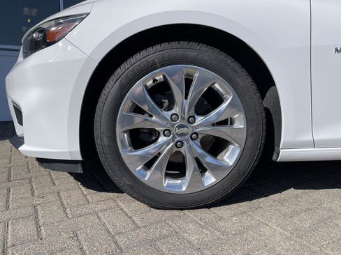 Used 2017 Chevrolet Malibu Premier w/ Driver Confidence Package FWD image 10