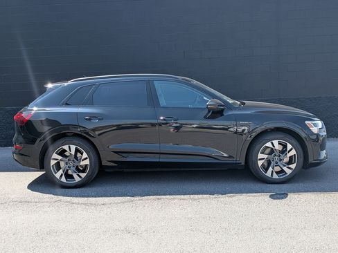 Used 2023 Audi e-tron Premium AWD/4WD image 4