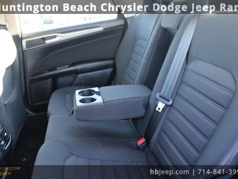 Used 2020 Ford Fusion SE image 36