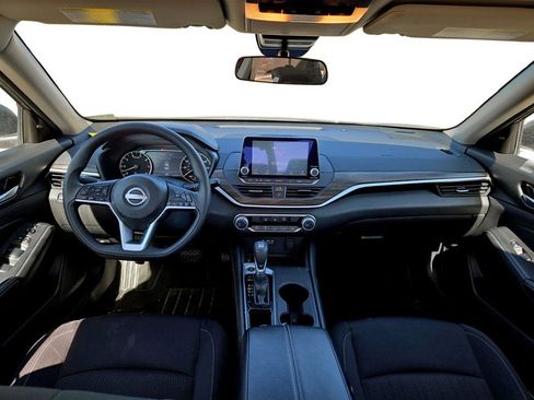 Used 2025 Nissan Altima 2.5 SV FWD image 13