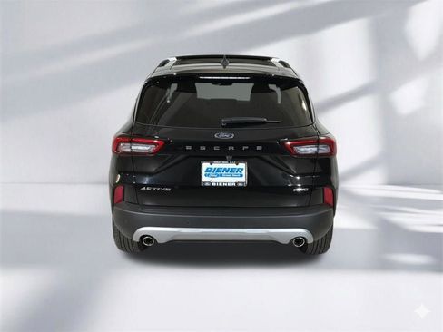 Used 2025 Ford Escape Active w/ Active Premium Tech Pack AWD/4WD image 16