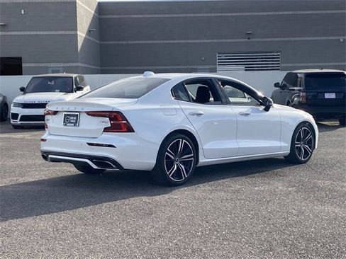 Used 2019 Volvo S60 T5 R-Design image 7