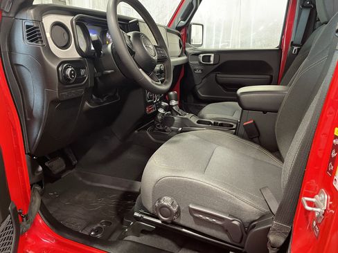 Used 2024 Jeep Gladiator Sport image 4