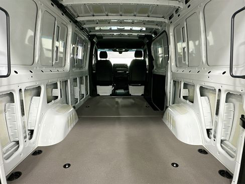 Used 2025 Mercedes-Benz Sprinter 2500 image 20