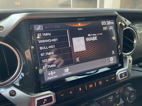 Used 2019 Jeep Wrangler Unlimited Sahara AWD/4WD image 24