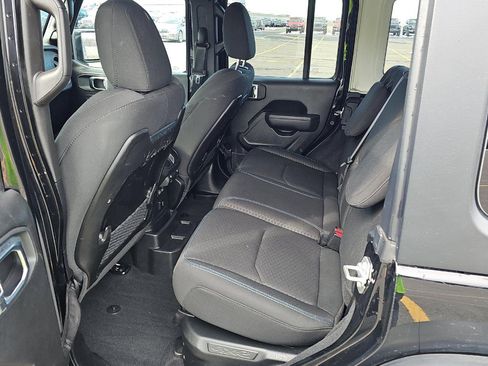 Used 2025 Jeep Wrangler Unlimited Rubicon 4xe w/ Convenience Group AWD/4WD image 7