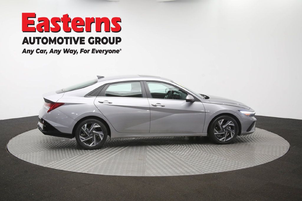 Used 2025 Hyundai Elantra SEL FWD image 49