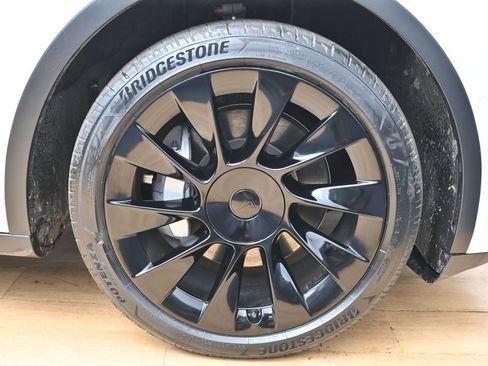 Used 2022 Tesla Model Y Long Range AWD/4WD image 12