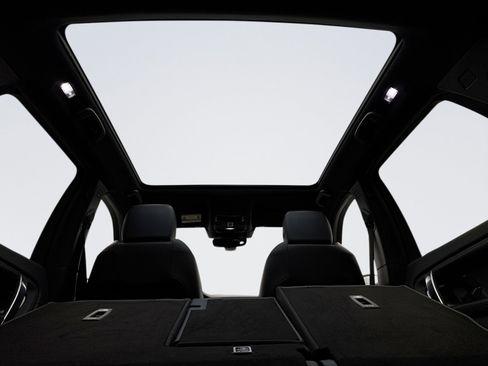 Used 2023 Land Rover Discovery Sport SE R-Dynamic image 20