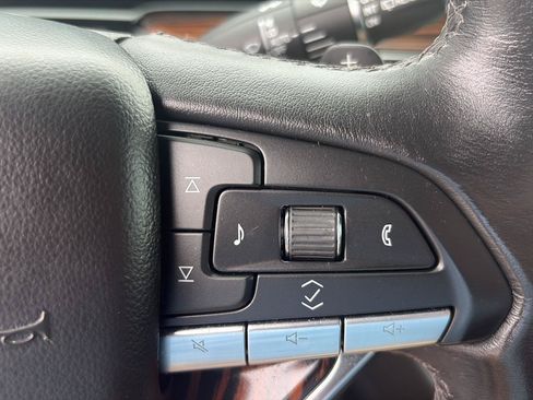 Used 2024 Cadillac Escalade ESV Luxury RWD image 19