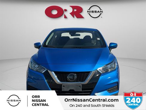 Used 2021 Nissan Versa SV image 2