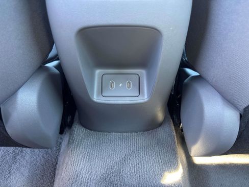 Used 2025 Hyundai Elantra SEL image 12