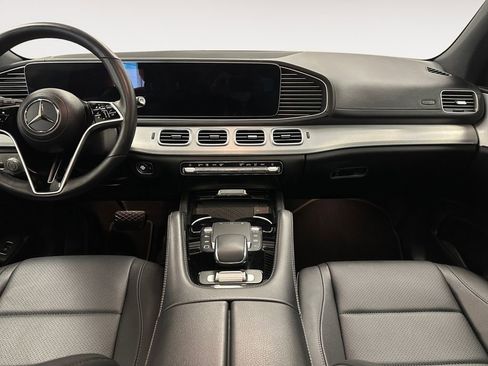 Used 2025 Mercedes-Benz GLS 450 4MATIC image 11