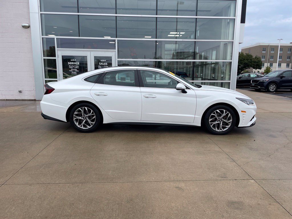 Used 2022 Hyundai Sonata SEL w/ Convenience Package FWD image 4