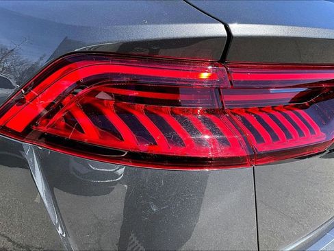 Used 2023 Audi Q8 Premium image 23