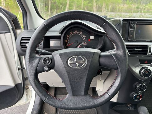 Used 2014 Scion iQ image 13