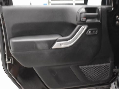 Used 2017 Jeep Wrangler Unlimited Rubicon w/ Cold Weather Group image 22