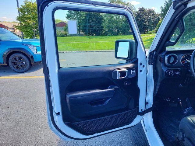 Used 2022 Jeep Wrangler Sport AWD/4WD image 12
