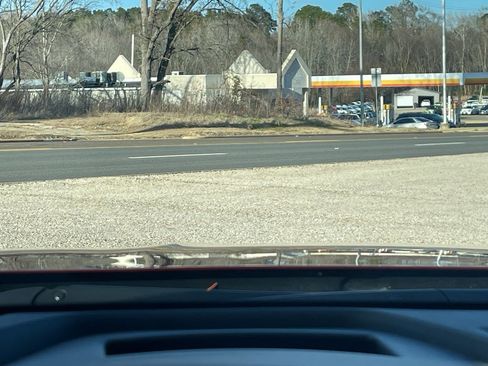 Used 2022 Buick Envision Essence w/ Technology Package I image 29