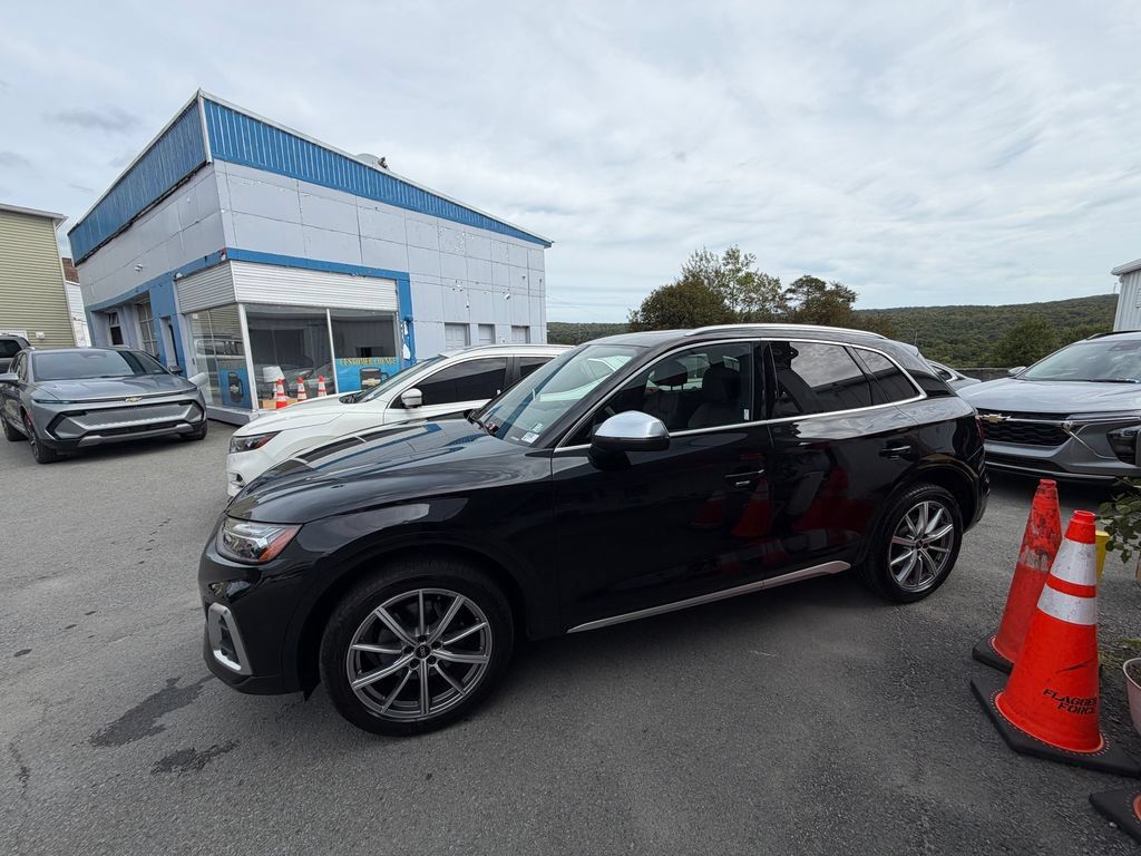 Used 2023 Audi SQ5 Premium Plus w/ Premium Plus Package AWD/4WD image 2