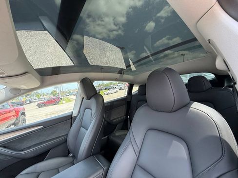 Used 2024 Tesla Model Y Long Range AWD/4WD image 13