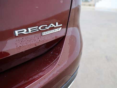 Used 2019 Buick Regal Essence w/ Driver Confidence Package I image 11