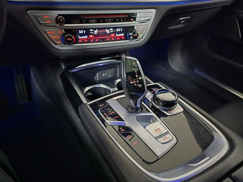 Used 2019 BMW 750i xDrive image 33