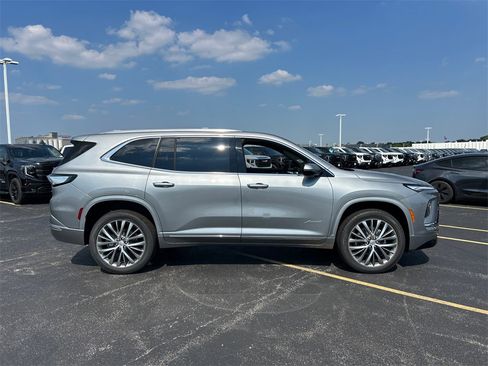 New 2026 Buick Enclave Avenir image 9