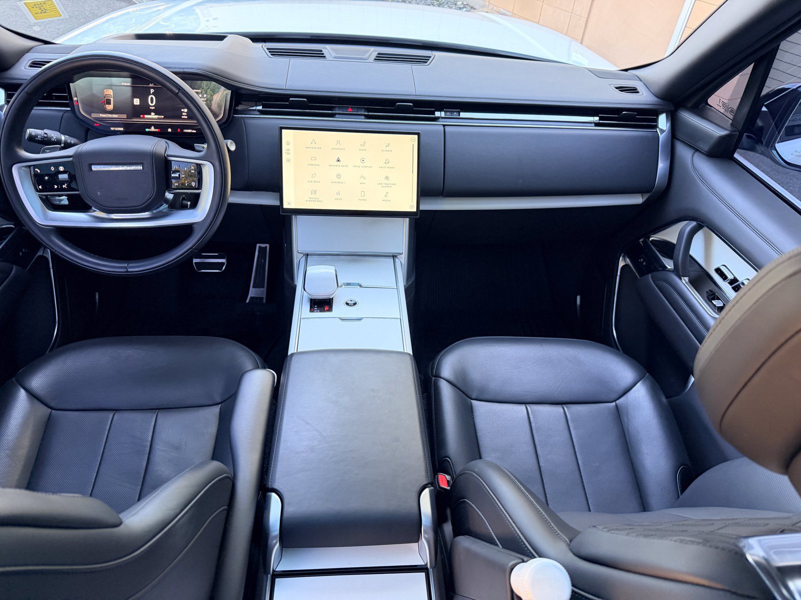 Used 2024 Land Rover Range Rover SV AWD/4WD image 26