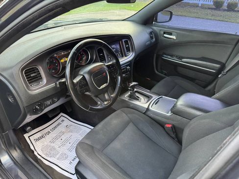 Used 2018 Dodge Charger SXT RWD image 9