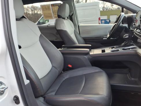 Used 2023 Toyota Sienna XSE w/ XSE Plus Package image 13