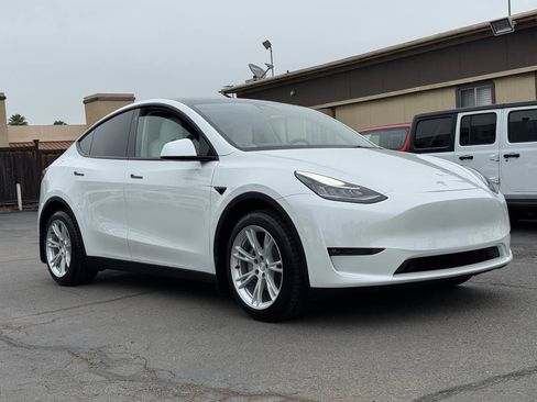 Used 2021 Tesla Model Y Long Range AWD/4WD image 5