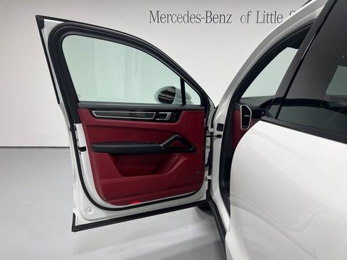 Used 2022 Porsche Cayenne S image 17