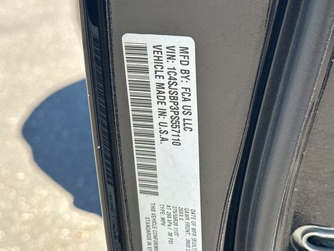 Certified 2023 Jeep Wagoneer L Series II AWD/4WD image 31