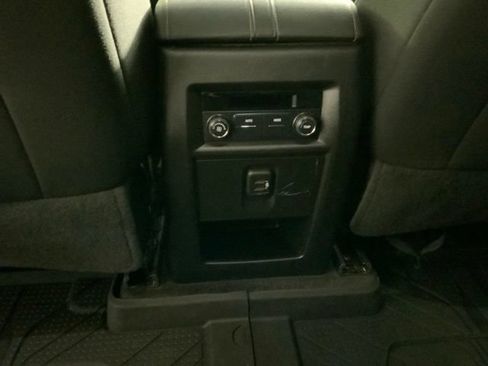 Used 2020 Chevrolet Traverse LT FWD image 27