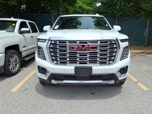 Used 2025 GMC Yukon XL Denali AWD/4WD image 2