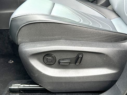 Used 2026 Volkswagen Tiguan SE FWD image 14