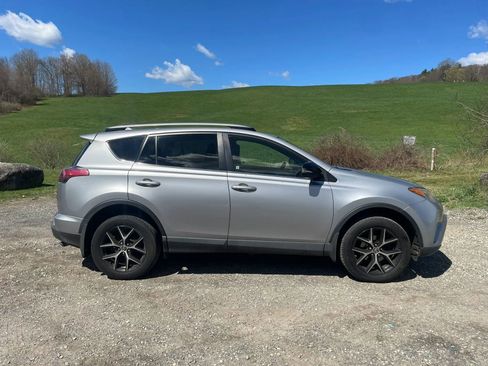 Used 2018 Toyota RAV4 SE w/ Power Extra Value Package AWD/4WD image 2