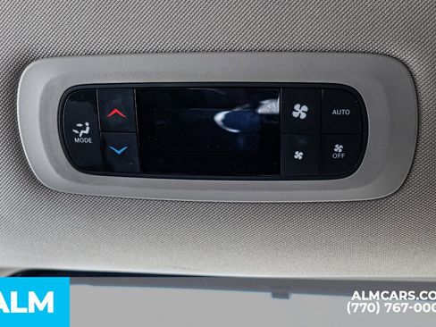 Used 2023 Chrysler Pacifica Touring-L FWD image 61