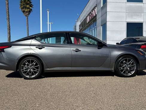 Used 2023 Nissan Altima 2.0 SR image 3
