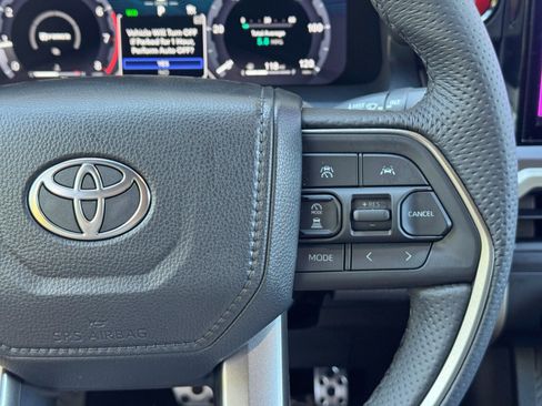 Used 2025 Toyota Tacoma TRD Sport image 21