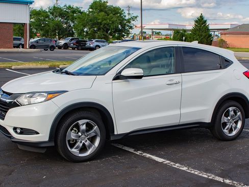 Used 2017 Honda HR-V EX image 4