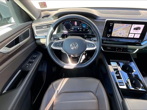Certified 2025 Volkswagen Atlas SEL image 4